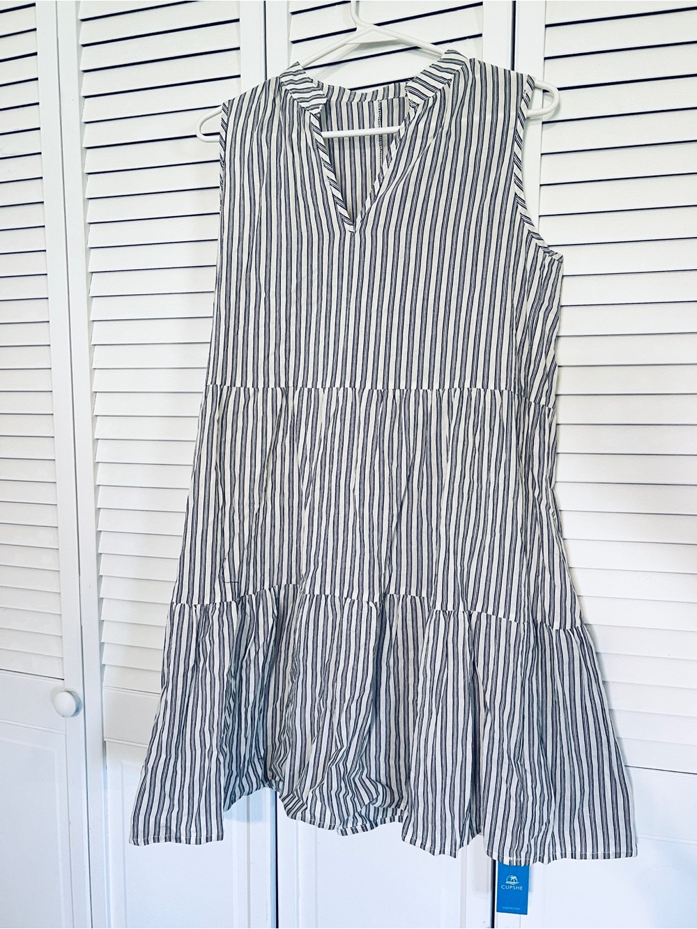 NWT Cupshe size small striped sleeveless dress - White & Navy